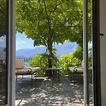 Amazing Lakeview Villa Fiumelatte